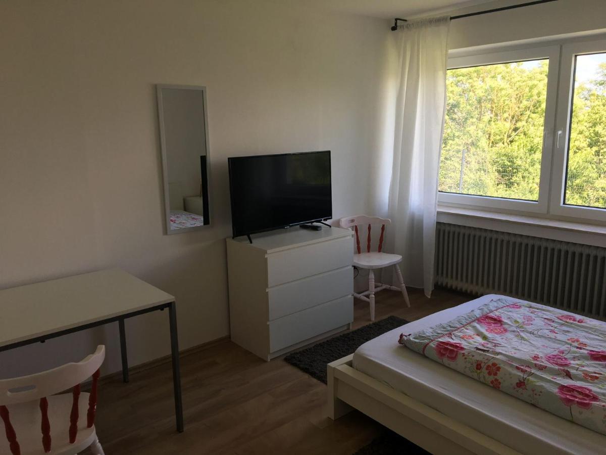 Mayen, Im Mohren, Privatzimmer Nr1, Waldrand, Nahe Nurburgring & Burg Eltz, Gemeinschaftsbad 外观 照片